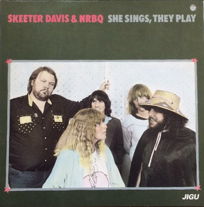 SKEETER DAVIS &amp; NRBQ - SHE SINGS,THEY PLAY (&quot;Folk&quot;)